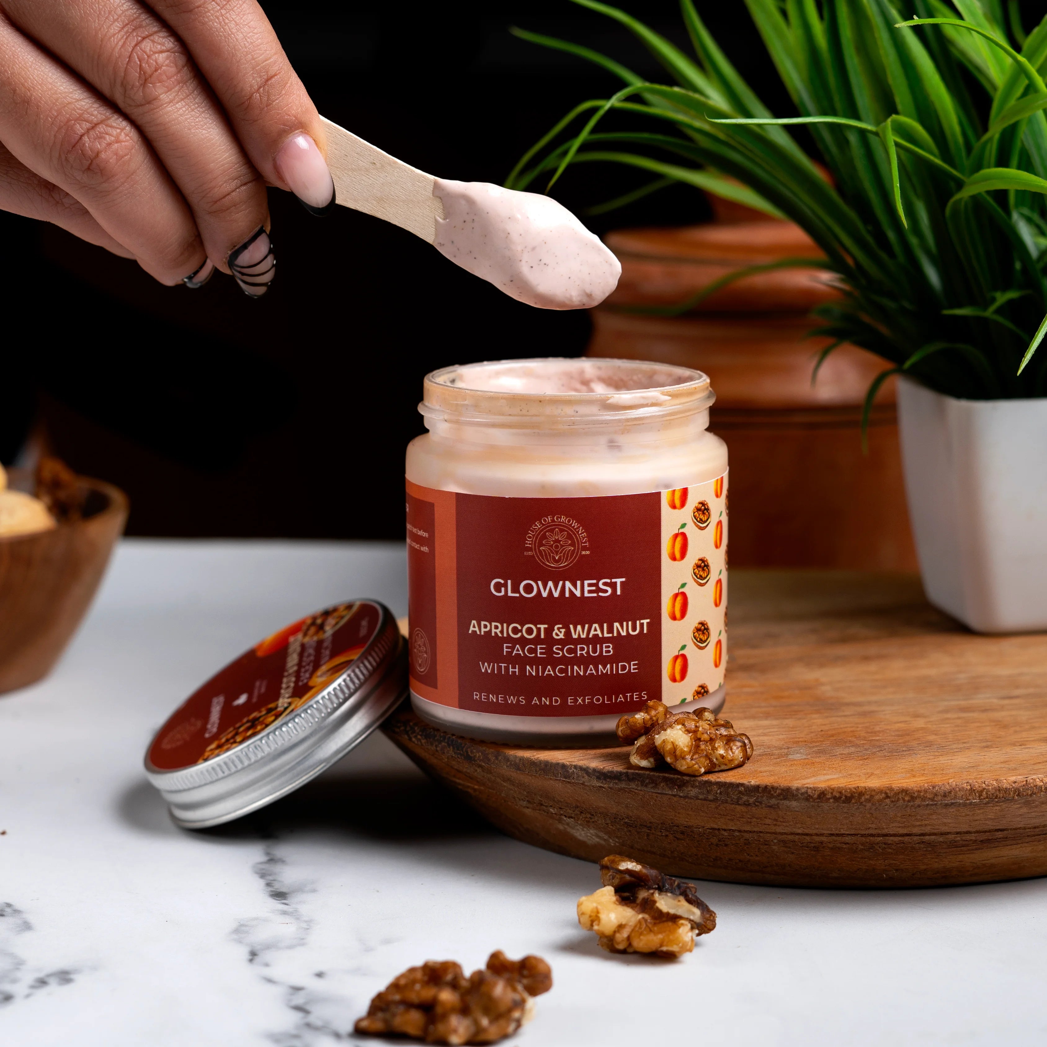 Apricot & Walnut Face Scrub with Niacinamide